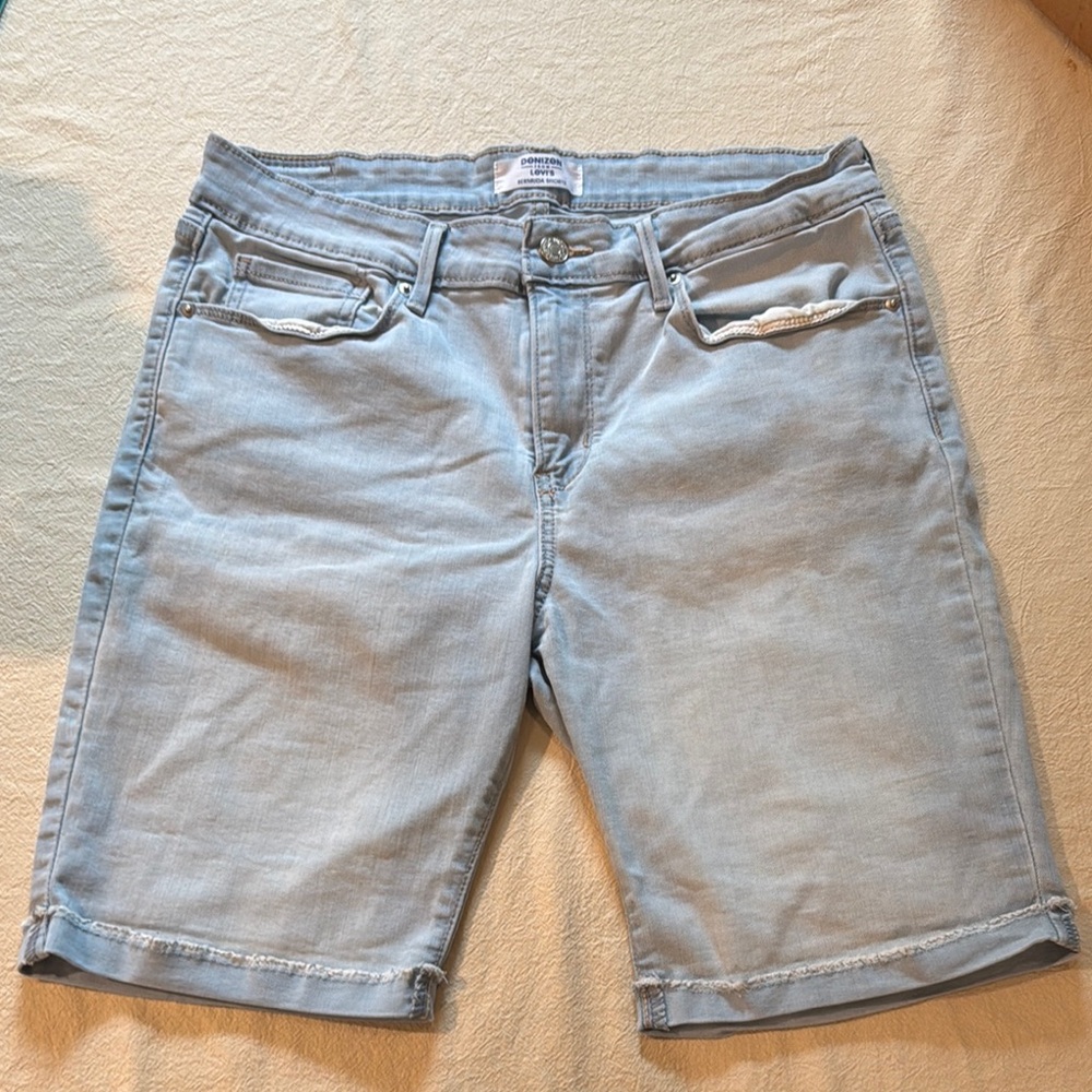 DENIZEN FROM LEVI’s Women’s Light Blue Bermuda Shorts Size 12